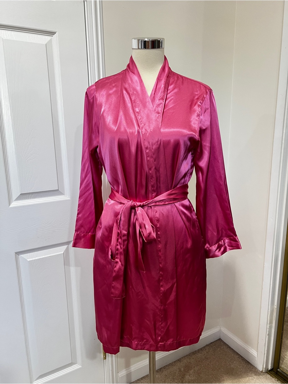 Morgan Taylor Intimates Robe Pink Size Small long Sleeve 100% Polyester